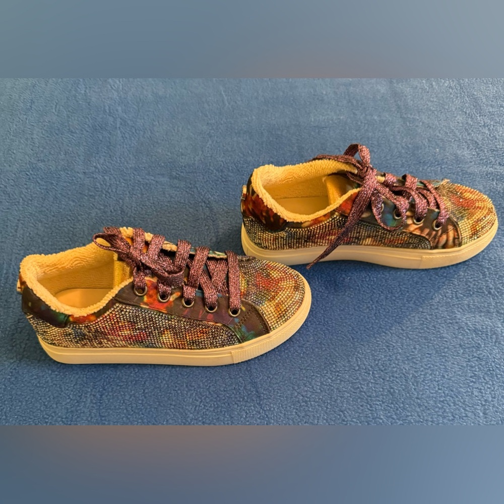 Steve Madden Kids JCeecee Multi-colored sneakers with sequins. Size 1